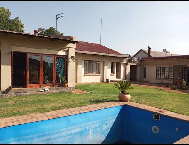 4 BEDROOM HOUSE FOR SALE IN ROWHILL